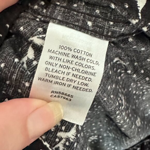 Men's Slim Fit Black/Ivory Pattern Short Sleeve Button Down Shirt - Picture 4 of 4